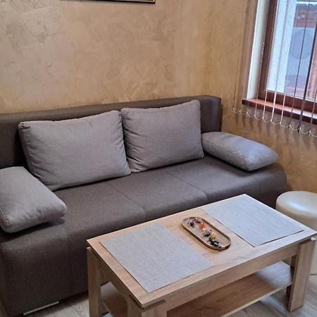 Къща Под Наем-Нощувки Targóvishte Exterior foto